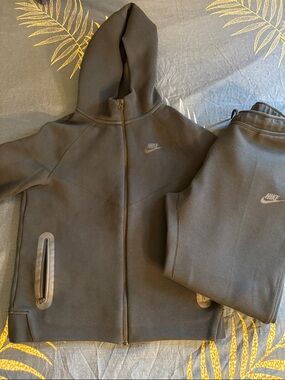 Boys Nike Tech Black Fleece